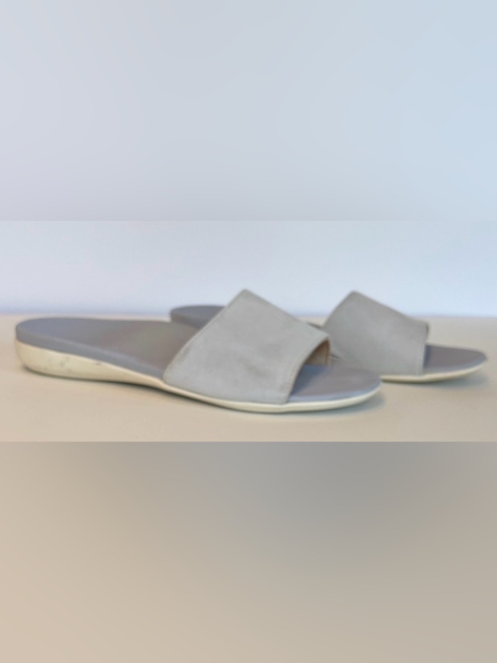 Vionic Val Suede Slides Sandals
Size 8